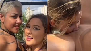 Torinha e Vick Moranguinho peladas fodendo em porno lésbico excitante