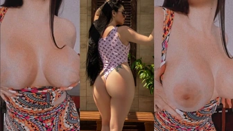 Eduarda Diamond Onlyfans colocando os peitos grandes pra fora