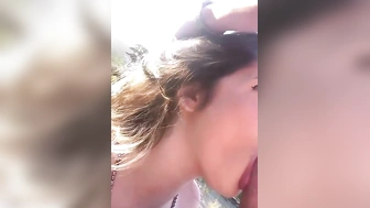 Namorada novinha do interior pagando boquete em publico