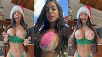Musa brasileira peituda mostrando os peitos grandes de silicone