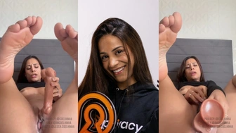 Lessa Coelhinha Onlyfans nua se masturbando e gozando com pau de borracha