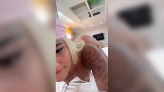 Nabrisa caiu na net de quatro esperando para ser fodida no motel