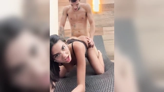 Taina Lopes Privacy transando no pelo e sorrindo na vara