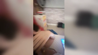 Mel Maia pelada pagando peitinho no stories da amiga