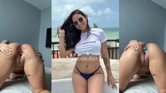 Lorrana Joyce nua de quatro tirando o plug anal e piscando o cu arrombado