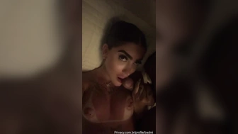 Privacy Mc Mirella pelada se exibindo com a piroca do Dynho na boca