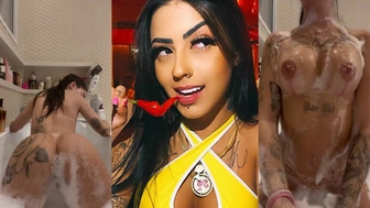 Mc Mirella porno do Onlyfans nua masturbando a buceta na hidro
