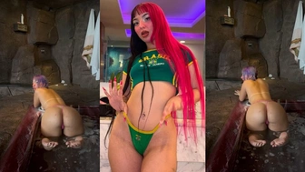 Belle Belinha nudes mostrando a buceta de quatro na hidromassagem