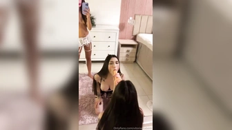 Vitoria Maboni Onlyfans pagando boquete em um pau de borracha