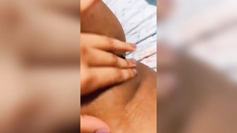 Pamela Santos buceta melada se masturbando e gozando na siririca