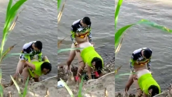 Flagra sexo no rio puta dando a buceta de dia na beira do riacho