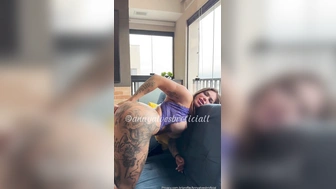 Anny Alves Only dando a buceta na cozinha e gemendo alto no sexo quente