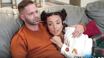 Incesto amador pai filha transando em um filme de sexo