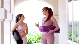 Sexo grátis com uma MILF transando com a filha e o padrasto na suruba em família