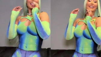 Porno Iggy Azalea cantora famosa mostrando a buceta no Onlyfans