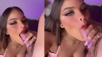 Gracie Bon chupando cacete gostoso do macho com boca cheia