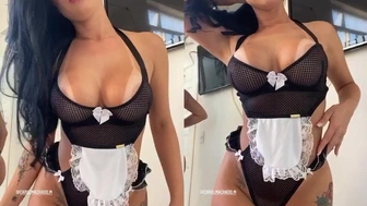 Carol Machado vazada com lingerie de empregada safada