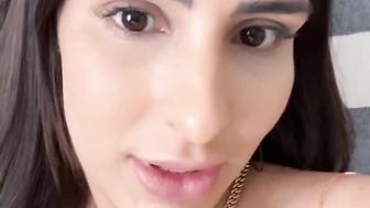 Mariana Casaroto caiu na net exibindo seios com calcinha atolada
