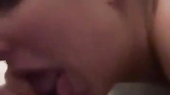 Mariana Casaroto xxx chupa e leva pica dura até as bolas na xoxota