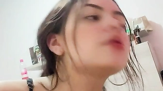 Karol Mantilla vazada chupando cacete grande do macho