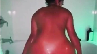 Natalie Tortelli nudes vazado com rabo empinado nua na banheira