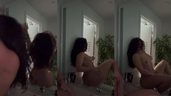 Natalie Tortelli pelada alisando corpo escultural