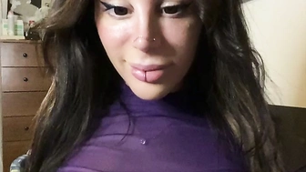 Alex Mucci xvideos exibindo peitos com bicos arrepiados