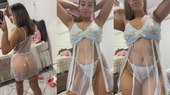 Emybell erome dançando com calcinha enterrada no cuzinho