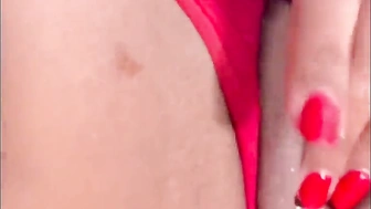 Bartira Luz masturbando buceta melada com dedinhos e vibrador