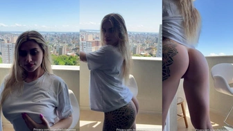 Julia Govea flagrada exibindo peitos e xoxota na sacada do apartamento