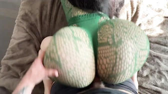 Porno amador Nickiibaby dando show com caralho duro na buceta