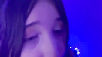 Valeria Castañeda sexo oral chupando piroca comprida com boca cheia