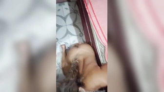 Aila Braga pagando boquete e levando gozada na boca