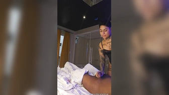Torinha rebola com força na pica do Jefão