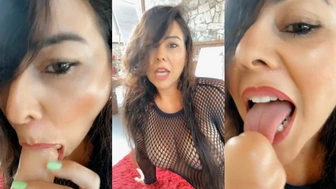Vanessaserfeliz pagando boquete no pau de borracha toda puta