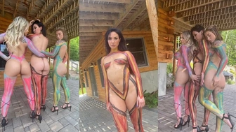 Keryn Edens pelada em publico com amigas gostosas do Onlyfans