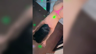 Jhenis Kut Kut dançando funk mostrando a bucetinha