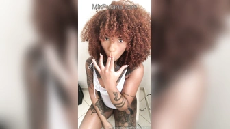 Negra linda Meduza Bad mostrando o corpinho gostoso