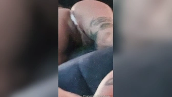 Tati Zaqui empinando o rabo e masturbando a buceta em video amador