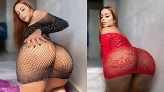 Ruivinha420 nua de quatro exibindo o cuzinho e a buceta cheia de tesão