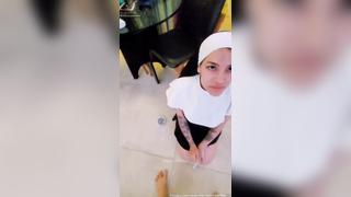 Fabiola Delfim transando e fumando maconha vestida de freira