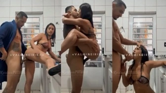 Val Mineirinha fode na cozinha e no final pede leite fresco