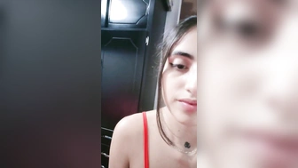 Venezuelana gostosa magrinha se exibindo toda nua