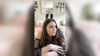 Kim novinha rabuda provando ser deliciosa nua
