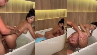 Jamily Carvalho chama novinho Cria pra foder na banheira