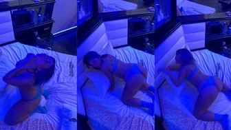 Belle Belinha safada de quatro na cama do motel cheia de tesão