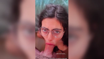 Brenda Trindade levando leitada na cara após intensa mamada