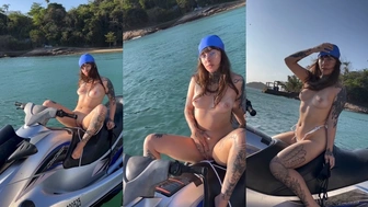 Catink em publico masturbando a buceta no jetski