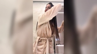 Renata Matos morena gostosa mostrando os peitos depois do banho