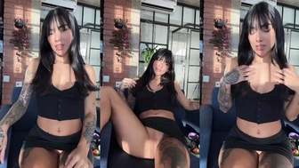 Malelly morena gostosa mostrando a buceta inchadinha